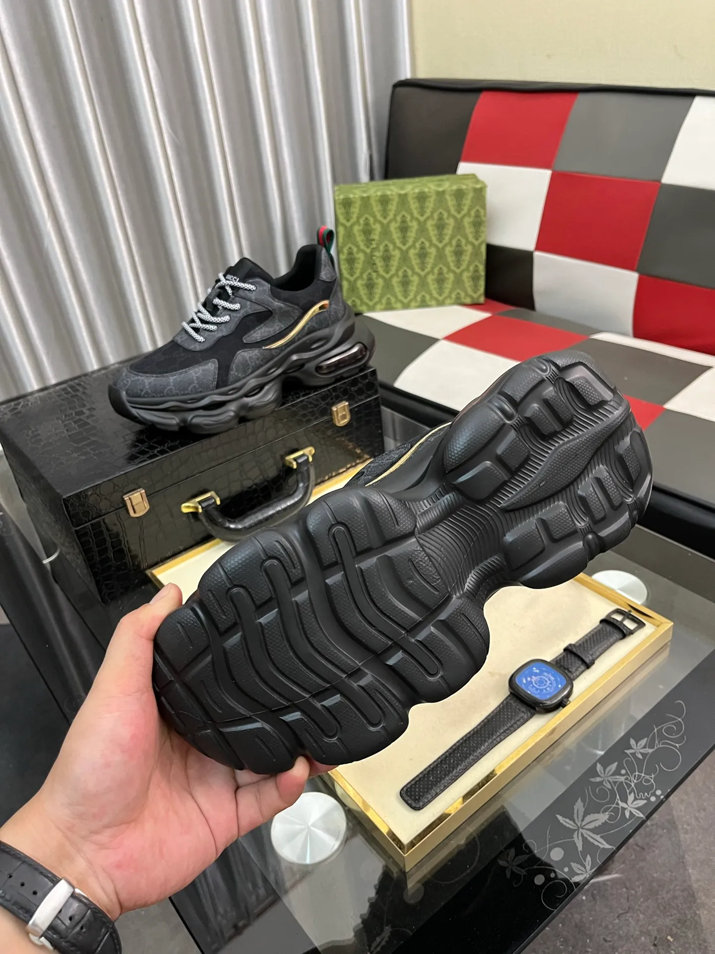 Men's shoes💰438⌚️⌚️[Gucci] Gucci's new men's genuine leather casual shoes, the highest version on the market, any comparison is welcome🆚! The original leather has excellent texture and is super high-end! Fetal sheep net lining imported from Italy, removable pad! Luxurious materials and fine workmanship, highly recommended! Code number: 38-444️⃣Colors available